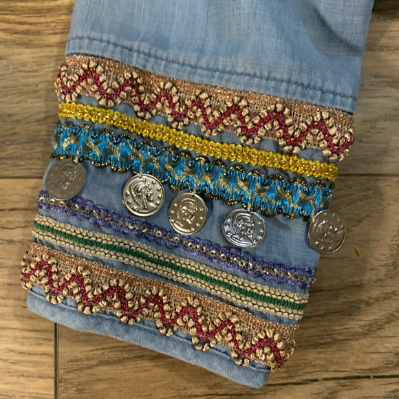 Chicos Sz 1 Medium Coin Embroidered Denim Chambray Jacket Boho - Picture 3 of 8